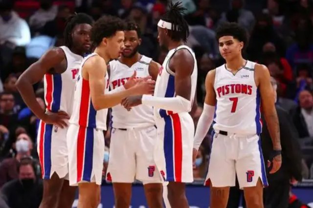 山西本土双星闪耀！贾明儒末节13分，焦海龙高效14+6（山西本土双核发光：贾明儒末节独取13分，焦海龙高效14分6篮板）