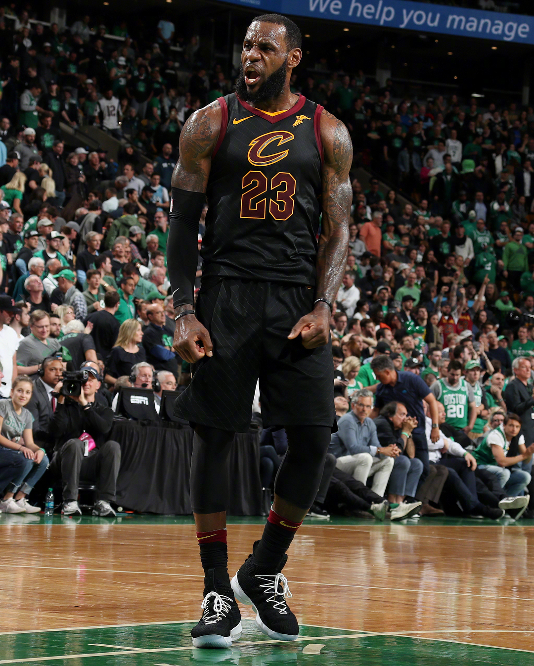 NBA官宣：76人违规罚款10万美元 恩比德赛前状态缺席却登场（NBA宣布对76人罚款10万美元：恩比德赛前标注缺席仍上场）