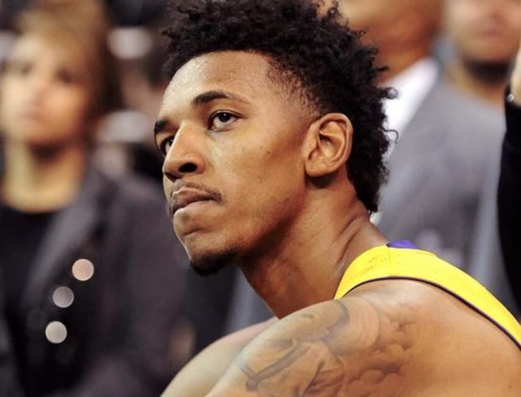 一日英超动向：曼城再具争冠实力，萨拉赫猛批斯洛特引发矛盾（英超一日观察：曼城重燃夺冠底气，萨拉赫抨击斯洛特引发风波）