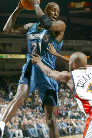 中超：武汉三镇2-0战胜上海申花（中超战报：武汉三镇2比0击败上海申花）