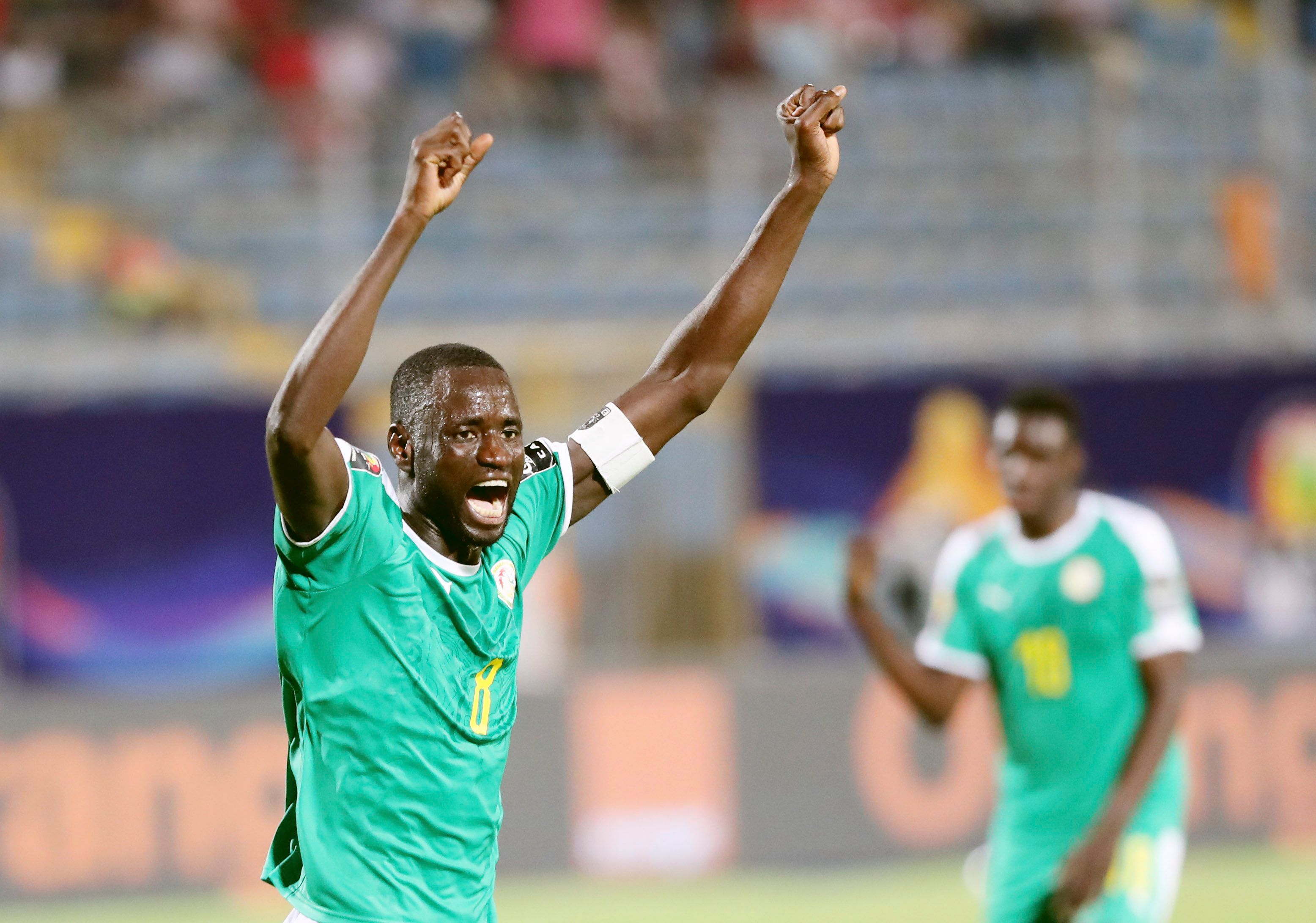 比赛集锦：利雅得胜利4-1赛哈特海湾，C罗献精彩倒钩（C罗倒钩破门！利雅得胜利4-1赛哈特海湾集锦）