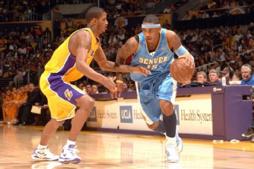 “举重之乡”托举生命重量 一份特殊“伴手礼”递出城市暖心名片（举重名城托起生命之重 一份别样伴手礼传递城市温度）