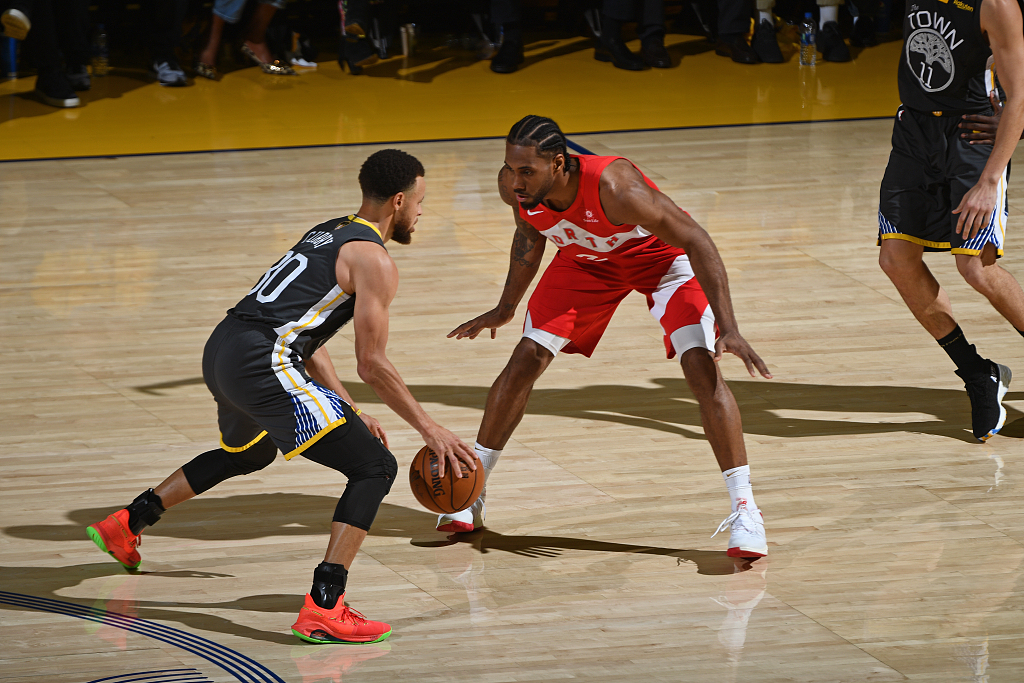 鲁媒：依木兰、陈泽仕参加山东队赛前合练，韩鹏参与了抢圈（鲁媒：依木兰、陈泽仕随队完成赛前合练 韩鹏亮相抢圈）