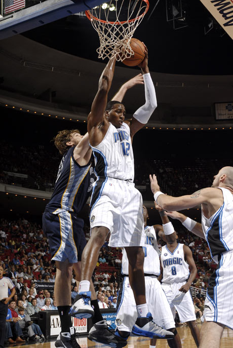 梅西将领取美职联MVP奖杯，梅西杯U16国际赛同步揭幕（梅西捧起美职联MVP，梅西杯U16国际赛同日启幕）