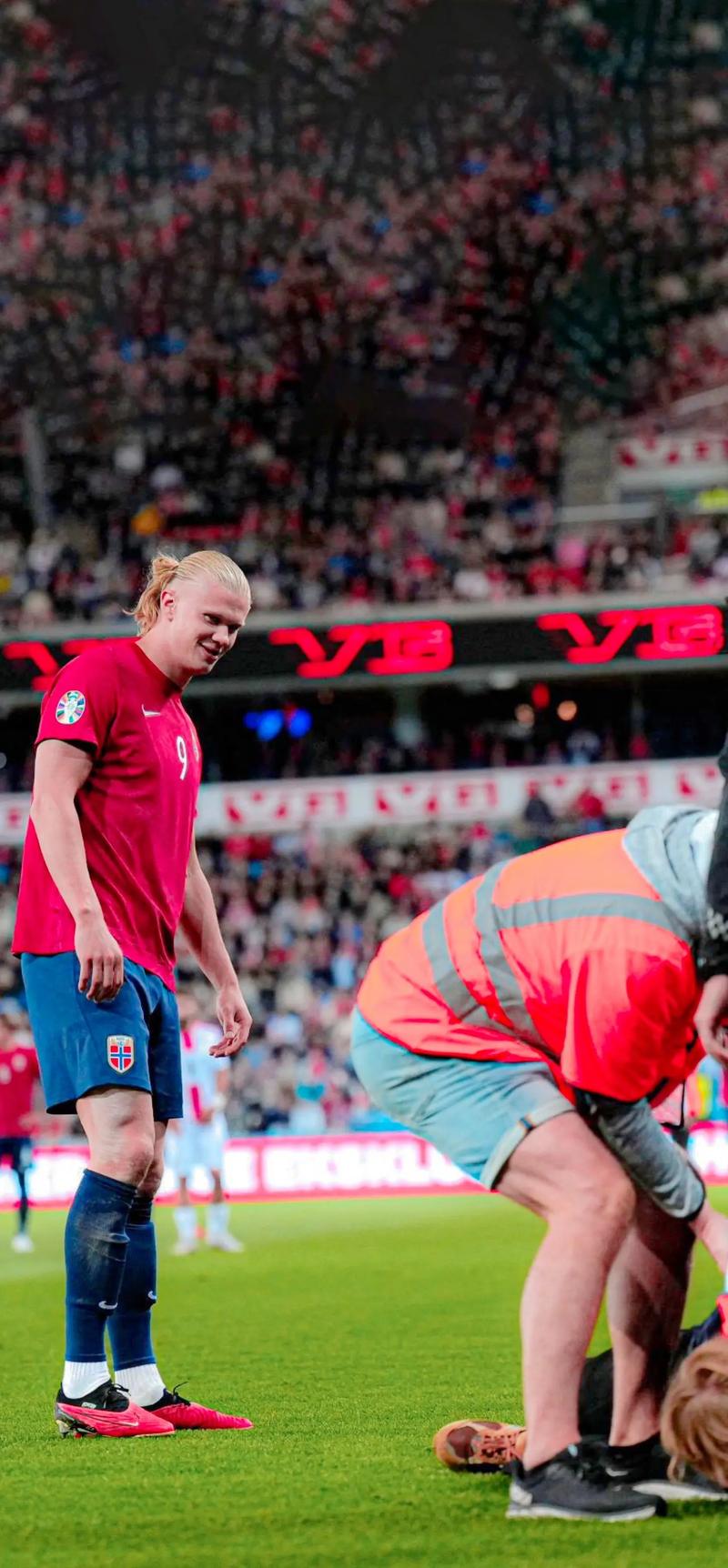 C罗进入国家队后葡萄牙12届大赛全勤，此前总共仅参加6届大赛（C罗入队后葡萄牙12届大赛无缺席，此前历史仅6次参赛）