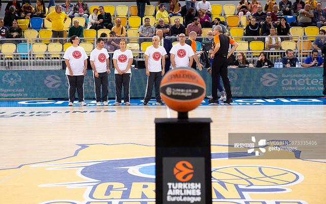 浪费感情！约基奇精准四分卫长传到位 卡梅隆·约翰逊上空篮不进（妙传成空！约基奇四分卫式精准长传送到位，卡梅隆·约翰逊上空篮不进）