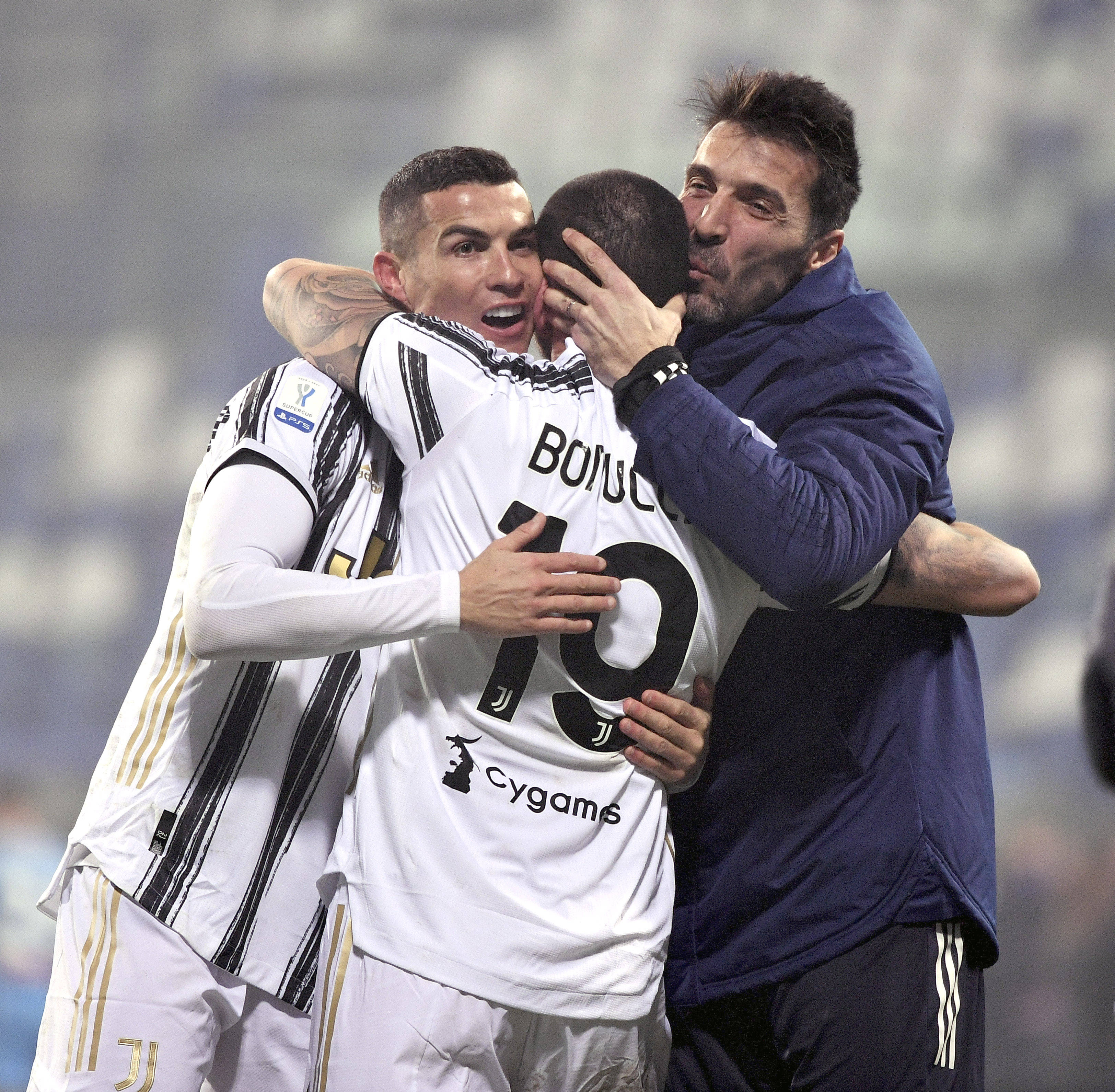 拳怕少壮！火箭小贾阿门联手冲击湖人防线 詹姆斯逐渐力不从心（后浪当道！火箭小贾阿门联手冲击湖人防线，詹姆斯渐显疲态）