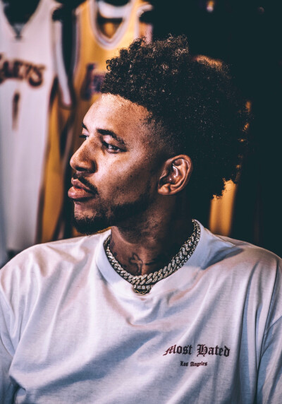 欧冠积分榜分析：各队晋级形势紧张,（欧冠形势速览：出线竞争白热化）