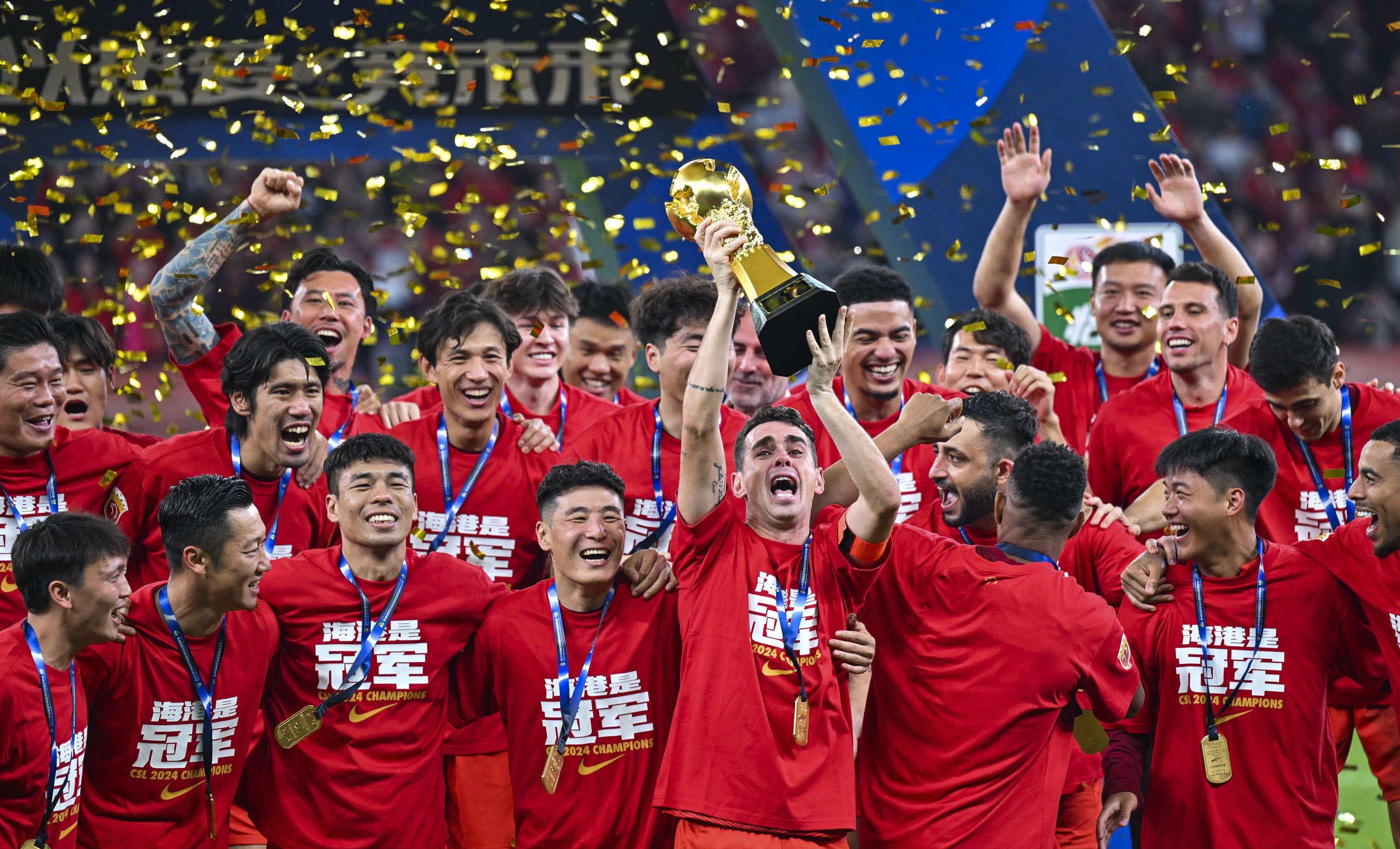 近期1平3负！费耶诺德暂列荷甲第二，距榜首埃因霍温11分（近4场1平3负，费耶诺德暂居荷甲第2，距领头羊埃因霍温11分）