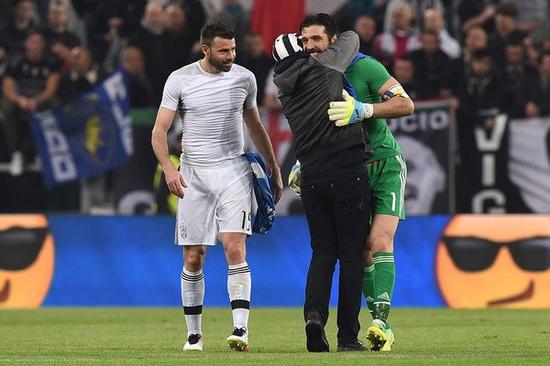 英超积分榜：枪手5分领跑曼联第7红军第8 8分云集14队（英超积分榜更新：阿森纳5分领跑，曼联第7、利物浦第8，8分球队多达14队）