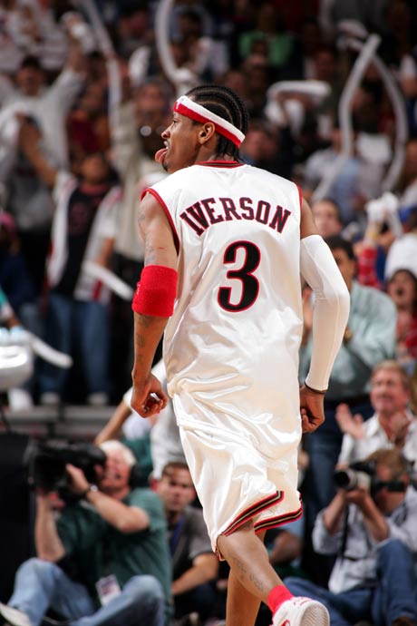 加斯佩里尼率队五次欧联杯赛季首战均获胜，且每次至少打进2球（加斯佩里尼执教球队欧联杯赛季揭幕战五战全胜，场场至少攻入2球）