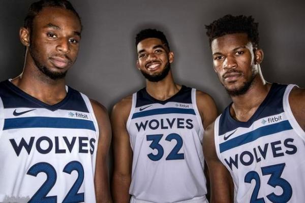 第三节库里6投无一失手，单节15分帮助勇士建立6分领先（库里第三节6投全中轰15分，助勇士建立6分优势）