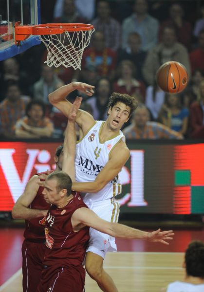 U22国足战韩国首发与负越南相比仅更换门将，王博豪继续出任中锋（U22国足对阵韩国首发沿用负越南阵容，仅门将调整，王博豪继续担任中锋）