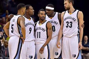 皇马表彰安帅、魔笛、巴斯克斯和劳尔，感谢他们离队前的贡献（皇马向安切洛蒂、莫德里奇、巴斯克斯和劳尔致敬，感谢他们在告别前的付出）