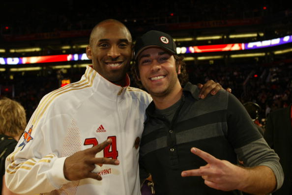 骑士队迎战黄蜂队，备战关键一役（骑士对阵黄蜂，备战关键之战）