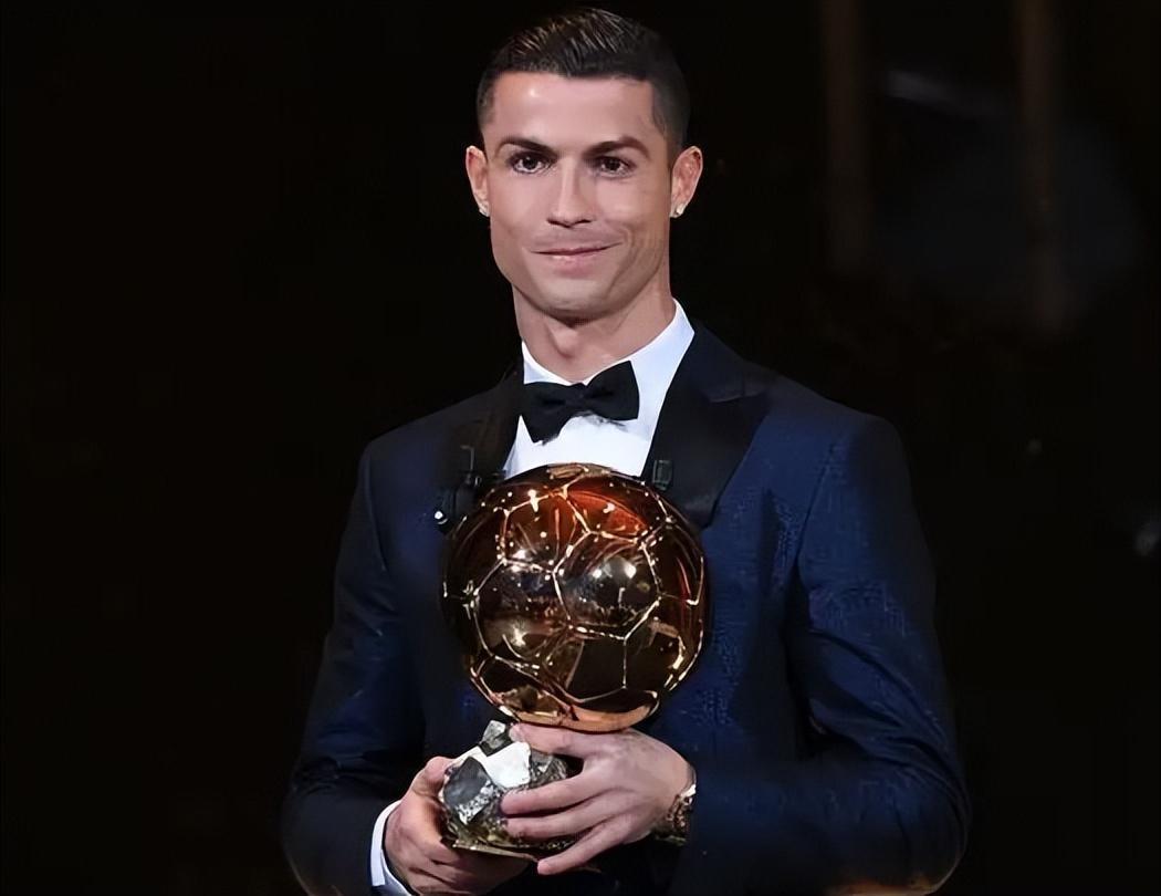 出其不意！加兰不看人妙传阿伦篮下背扣（意想不到！加兰不看人神助攻，阿伦篮下反扣得手）