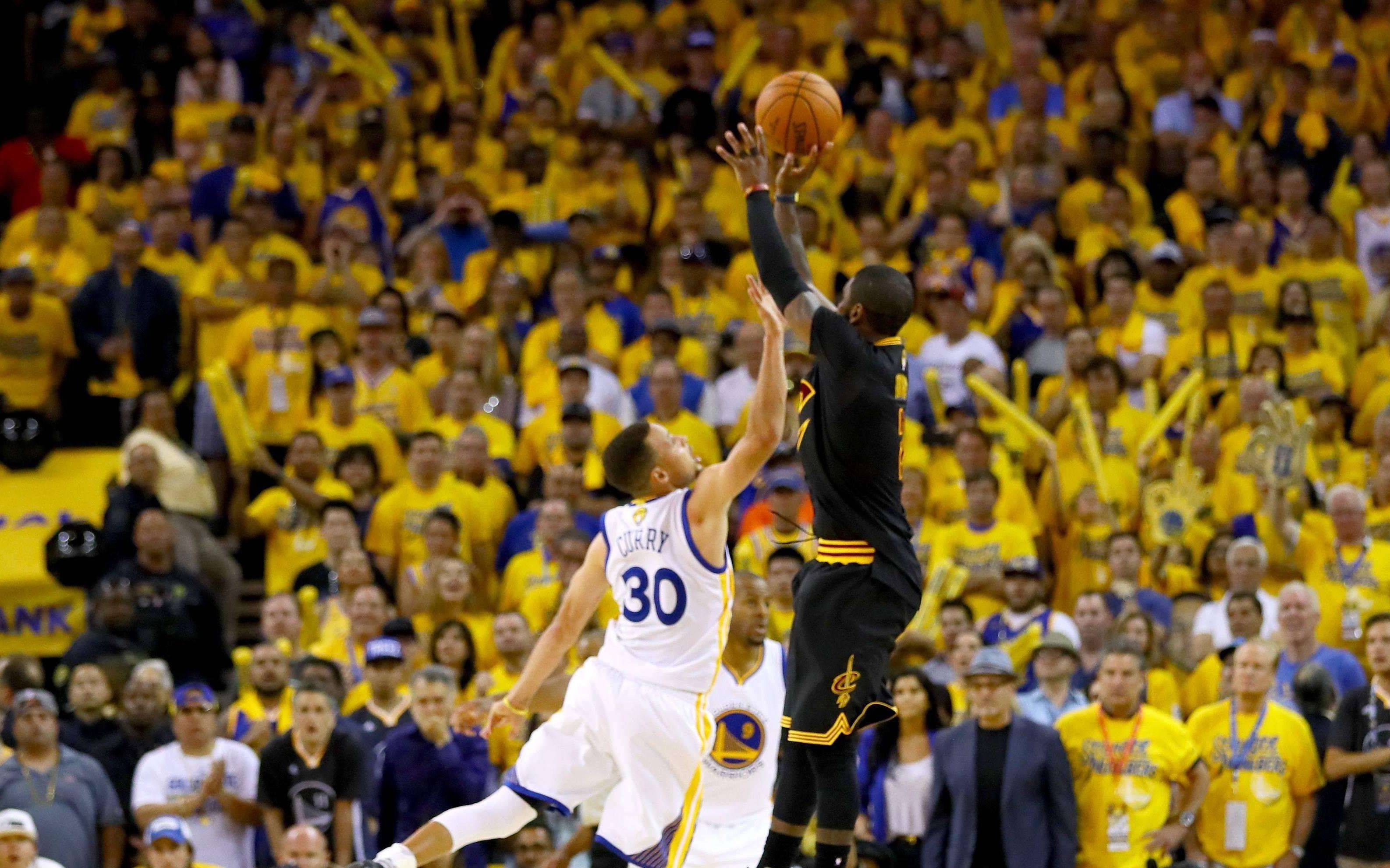 老友相见！麦克阿瑟双边卫重回墨尔本，今日将战旧主（旧地重游：麦克阿瑟边卫重返墨尔本，今日迎战前东家）